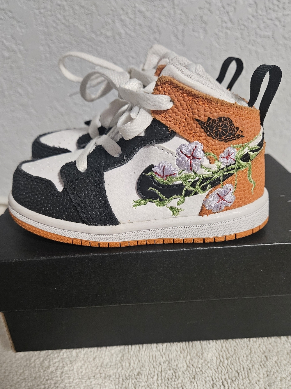 Jordan Kids Orange, Black & White Floral High-Top Sneakers